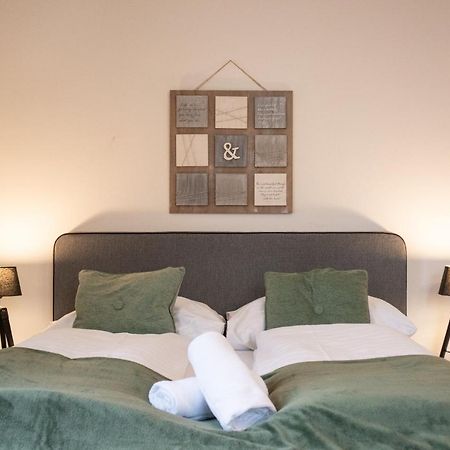 Roomy 2Br Apt. Near Akh -Perfect For Longstays Wina Bagian luar foto