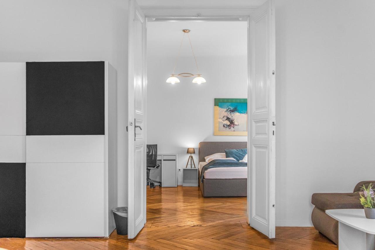 Roomy 2Br Apt. Near Akh -Perfect For Longstays Wina Bagian luar foto