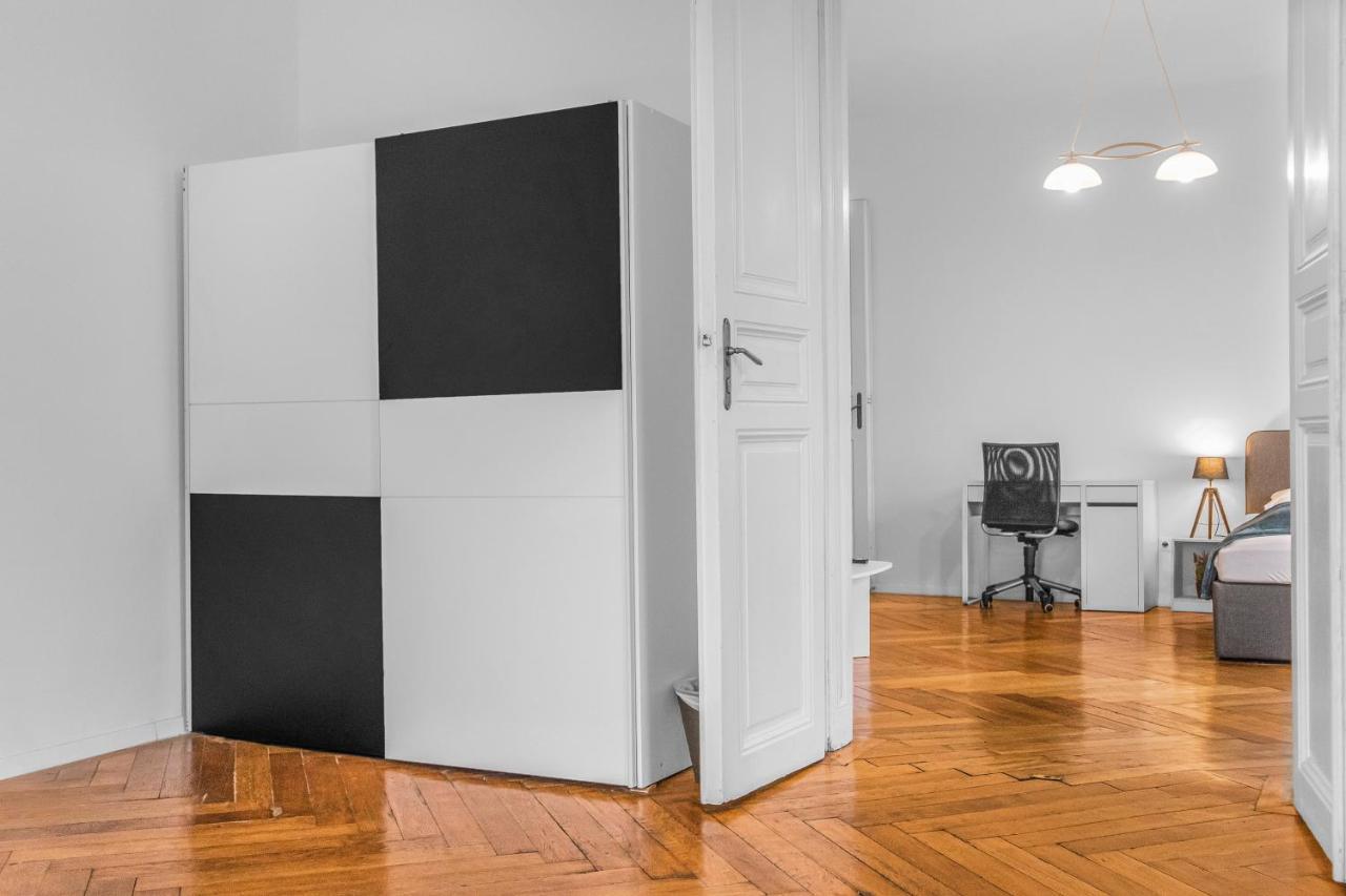 Roomy 2Br Apt. Near Akh -Perfect For Longstays Wina Bagian luar foto