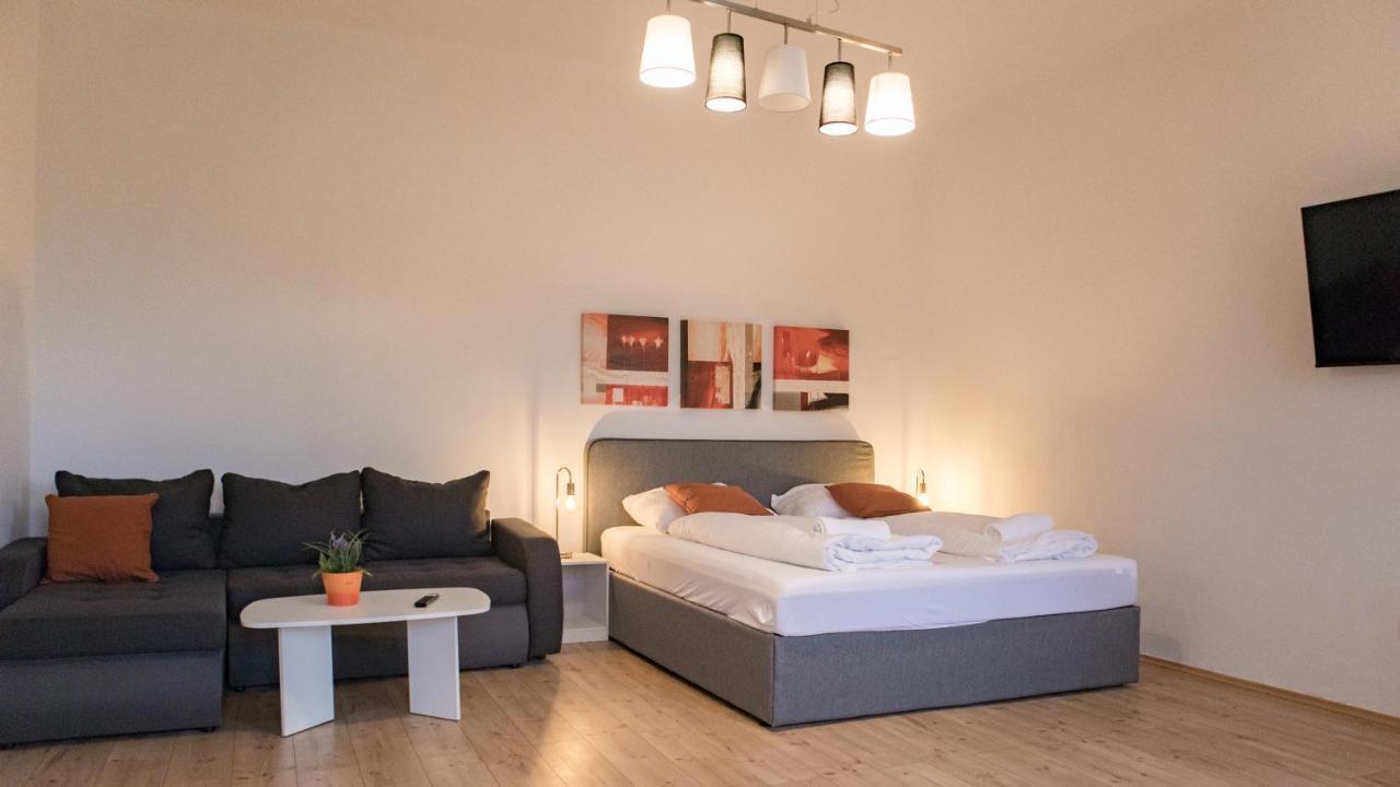 Roomy 2Br Apt. Near Akh -Perfect For Longstays Wina Bagian luar foto