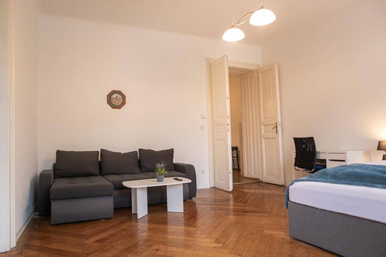 Roomy 2Br Apt. Near Akh -Perfect For Longstays Wina Bagian luar foto