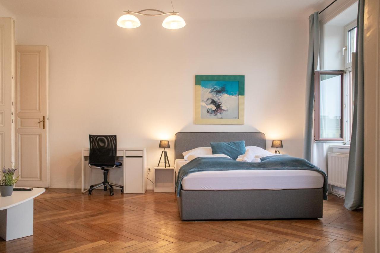 Roomy 2Br Apt. Near Akh -Perfect For Longstays Wina Bagian luar foto