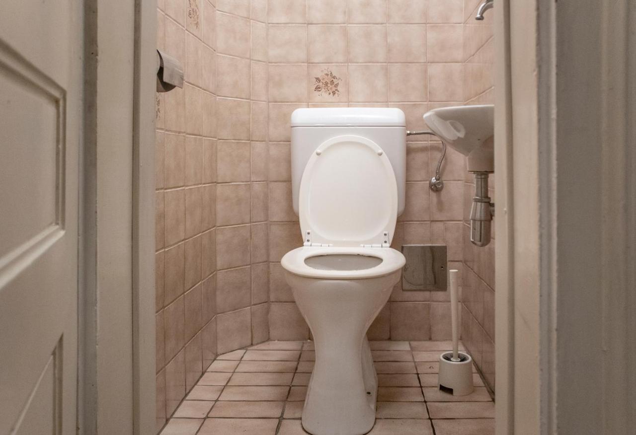 Roomy 2Br Apt. Near Akh -Perfect For Longstays Wina Bagian luar foto