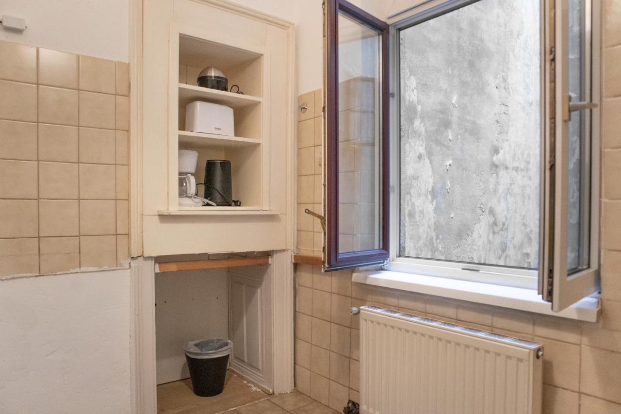 Roomy 2Br Apt. Near Akh -Perfect For Longstays Wina Bagian luar foto